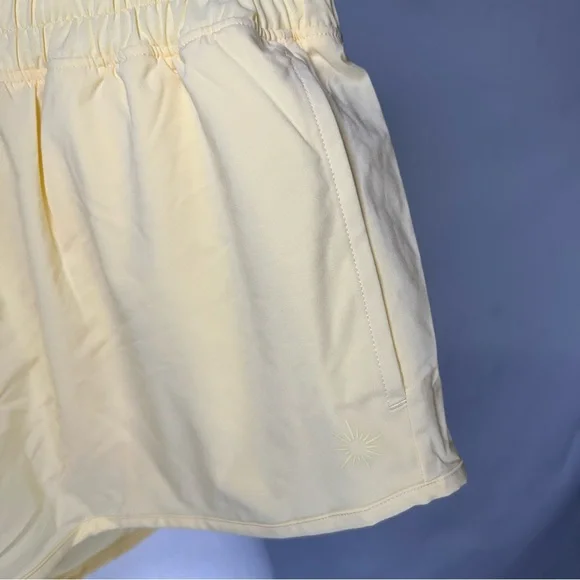 Offline By Aerie 2" Hot Stuff Shorts Butter Yellow Medium Lightweight Gym Run - Picture 5 of 8